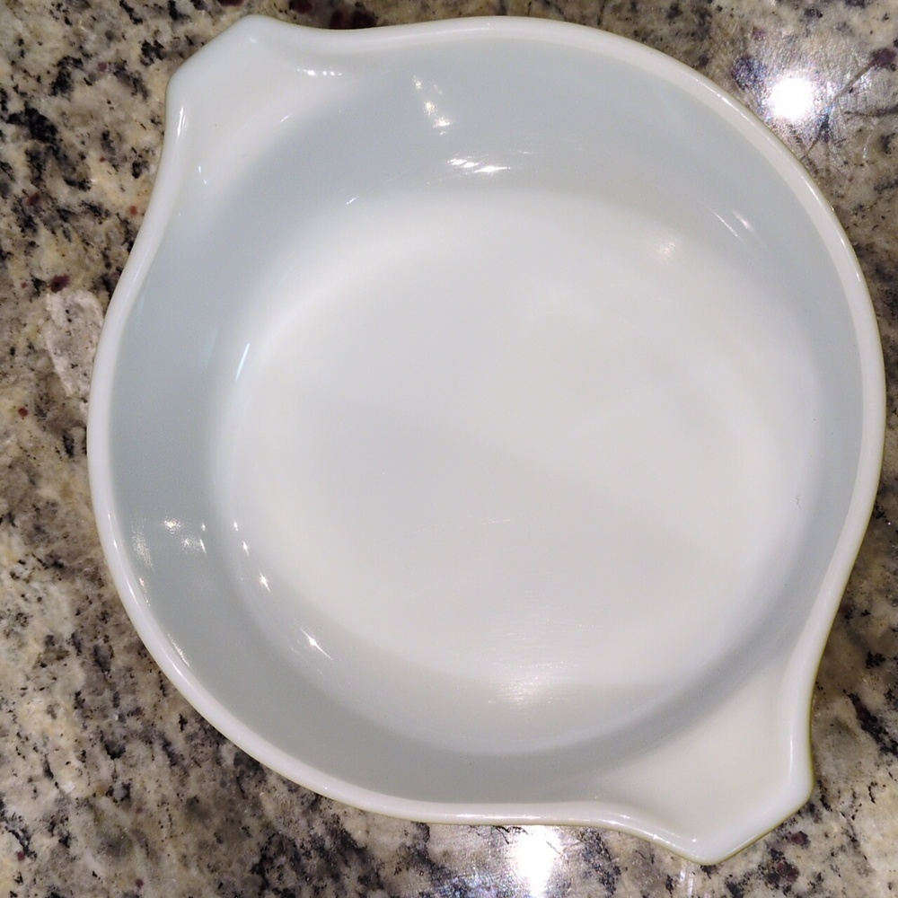 Vintage Pyrex Covered Casserole Dish In Spring Blossom - Picture 3 of 4